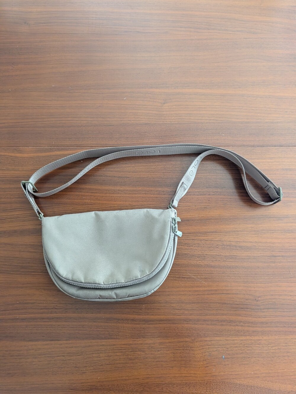 LOLE Adjustable Crossbody Bag Flap Magnetic Closure One Size Purse Bag Taupe